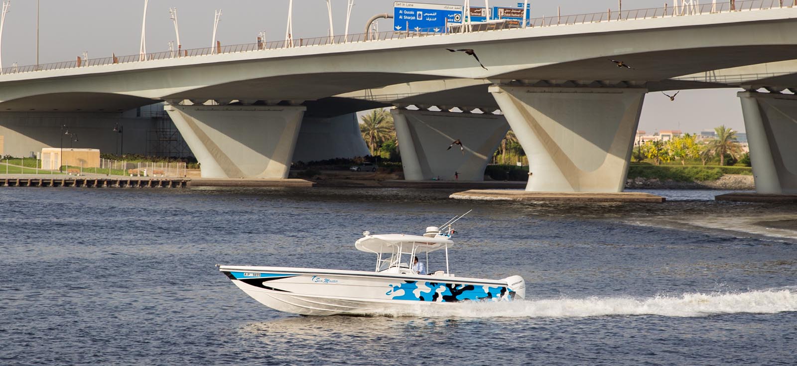 VR4 Series Deck Boats